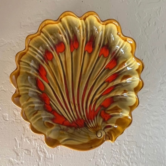 MCM Clam Shell Pottery Dish by Maddox of California - Picture 1 of 3